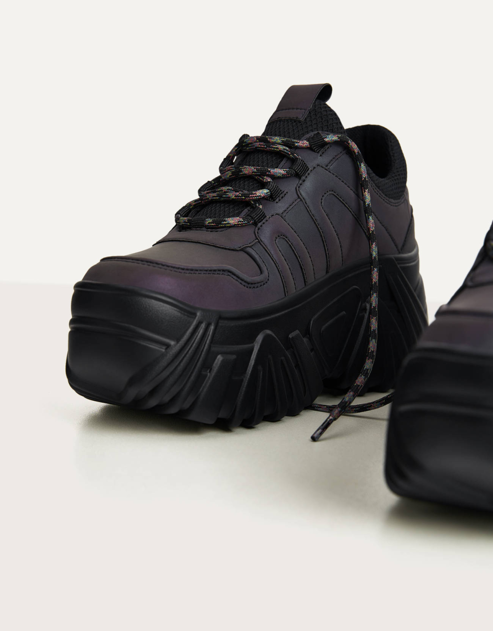 Reflektierende Sneaker mit Plateausohle