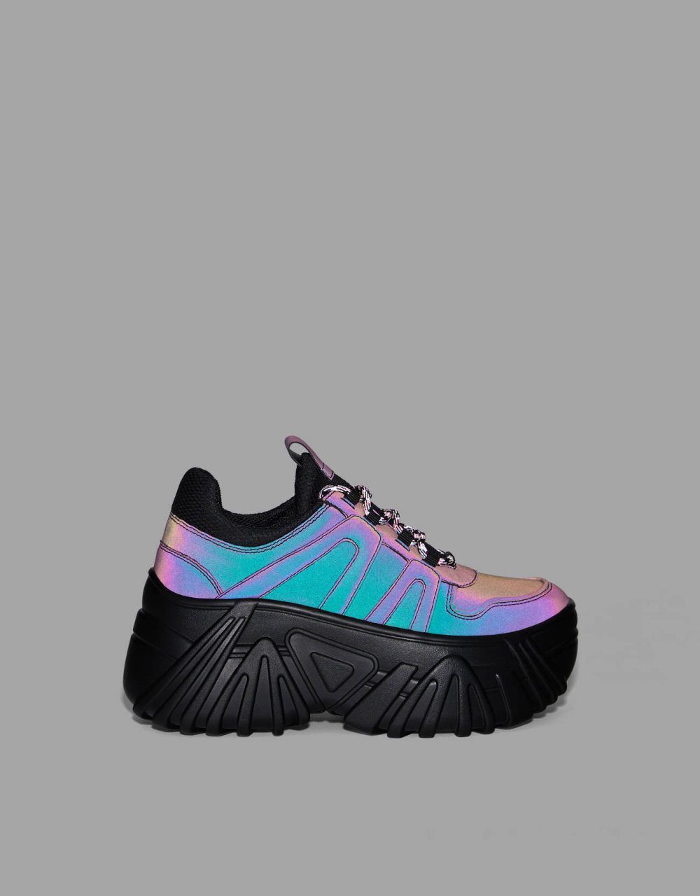 Reflektierende Sneaker mit Plateausohle