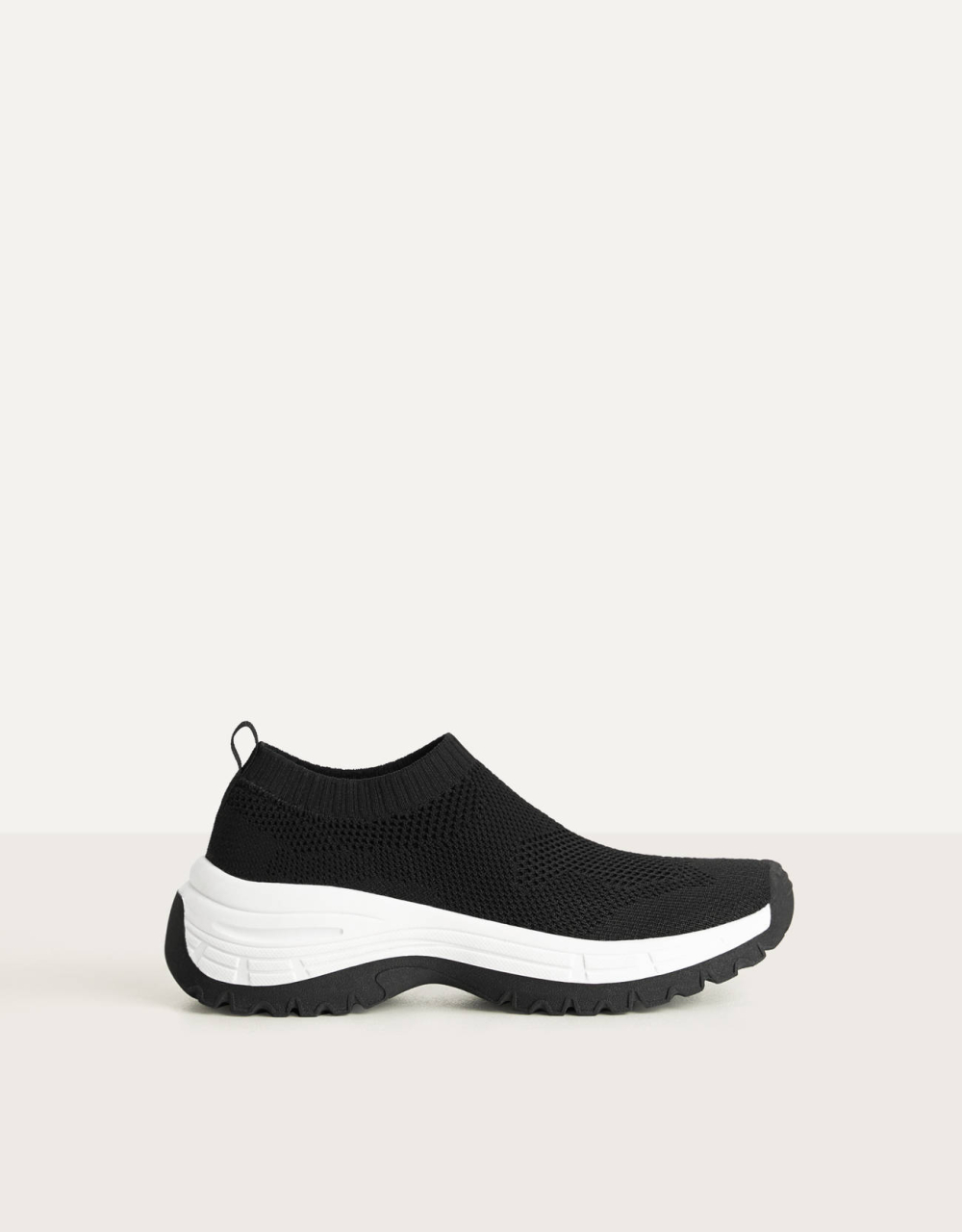 Sneaker mit Netzstoff und Socken