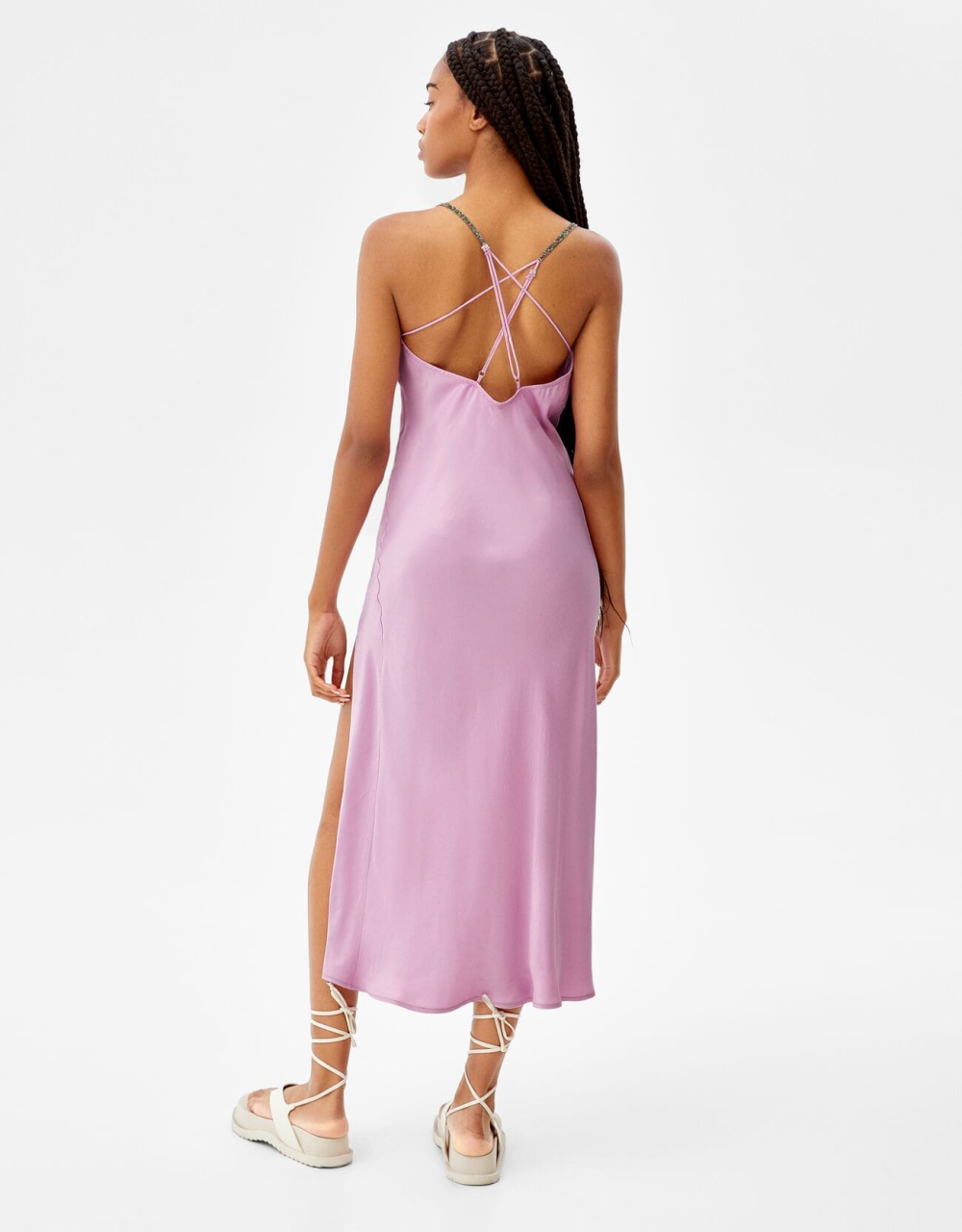 Satiniertes Midikleid mit Trägern und Strass